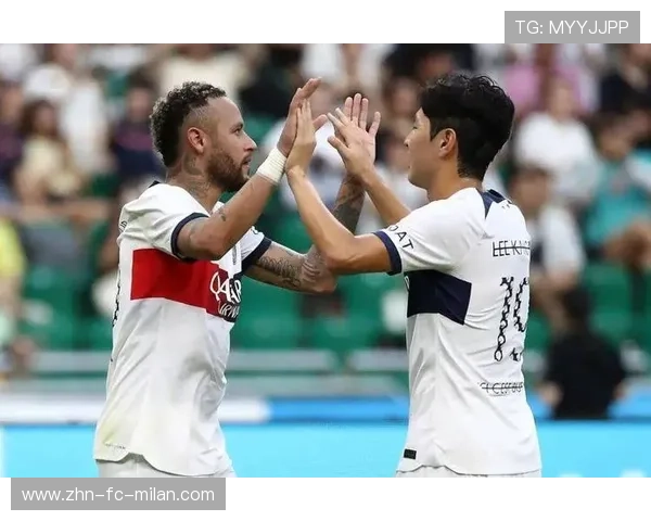 内马尔禁区外灵巧分球打出贯通式配合 内马尔禁区外灵巧分球打出贯通式配合